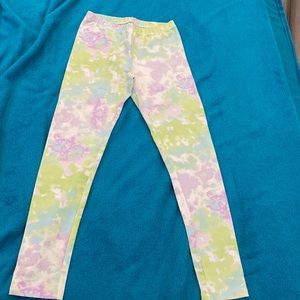 This is a cute tie dye legging you can use daily. L(10-12)